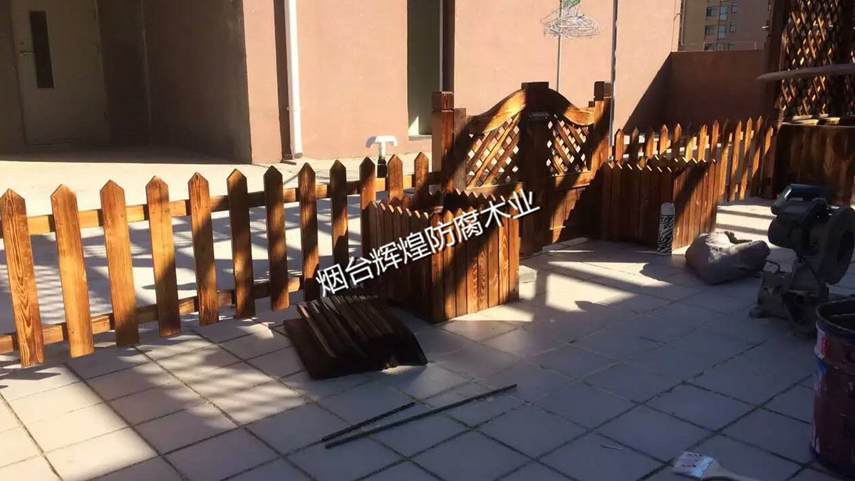 防腐木-小院門(mén)頭