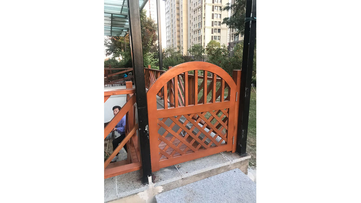 防腐木-小院門(mén)頭